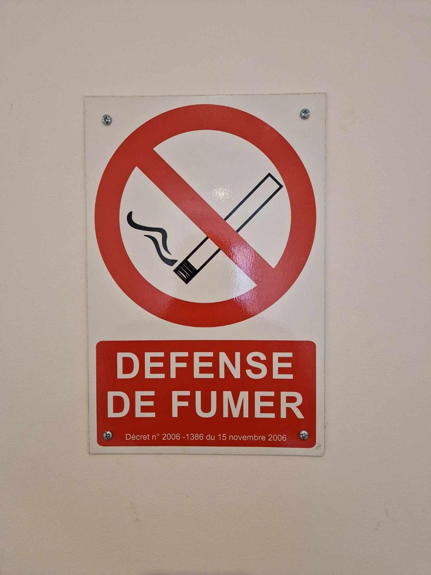 08 - Tres Joli Studio Tout Equipe Avec Parking Privatif Gratuit, Grand Fourgon Possible, Tout Le Linge De Maison Est Fourni Razac-sur-lʼIsle Zewnętrze zdjęcie
