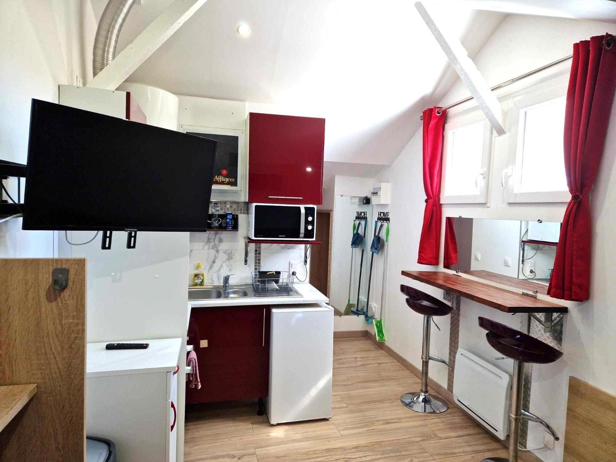 08 - Tres Joli Studio Tout Equipe Avec Parking Privatif Gratuit, Grand Fourgon Possible, Tout Le Linge De Maison Est Fourni Razac-sur-lʼIsle Zewnętrze zdjęcie