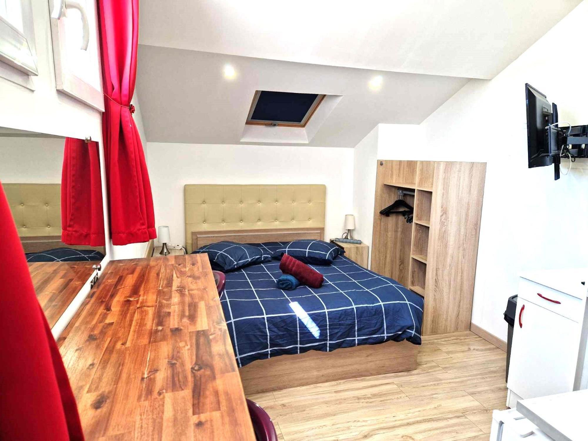 08 - Tres Joli Studio Tout Equipe Avec Parking Privatif Gratuit, Grand Fourgon Possible, Tout Le Linge De Maison Est Fourni Razac-sur-lʼIsle Zewnętrze zdjęcie